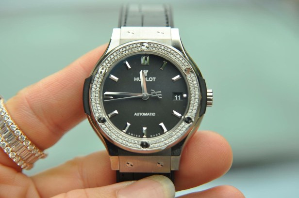 Đồng hồ Hublot Classic Fusion Titanium Diamond Automatic mới 100%